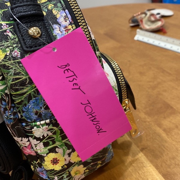 NWT. Betsey Johnson floral puppy, mini backpack/purse. - Picture 11 of 13